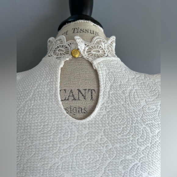 NWT Stunning Dreamy Elegant Lace Cream White Dress size M. - Picture 6 of 7